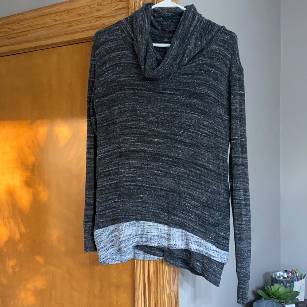 Women’s medium gray cowl neck top with thumb holes